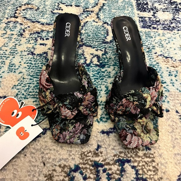 CIDER heels - Picture 3 of 3